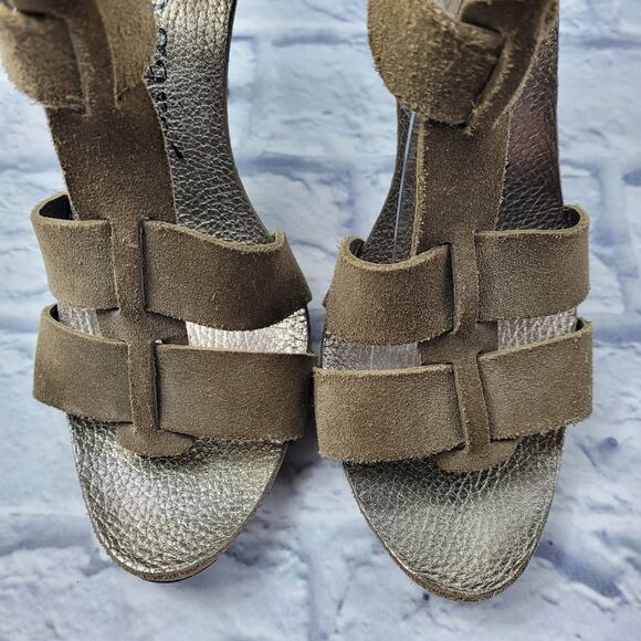 Pedro Garcia Olive Green Suede T-Strap Heeled Sandals - Picture 14 of 16